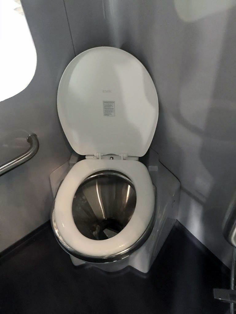 Toilet cabin